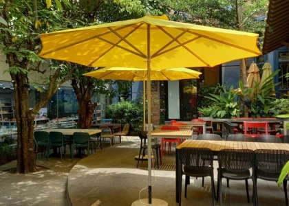 DÙ XINH LUNG LINH DƯỚI PHỐ
